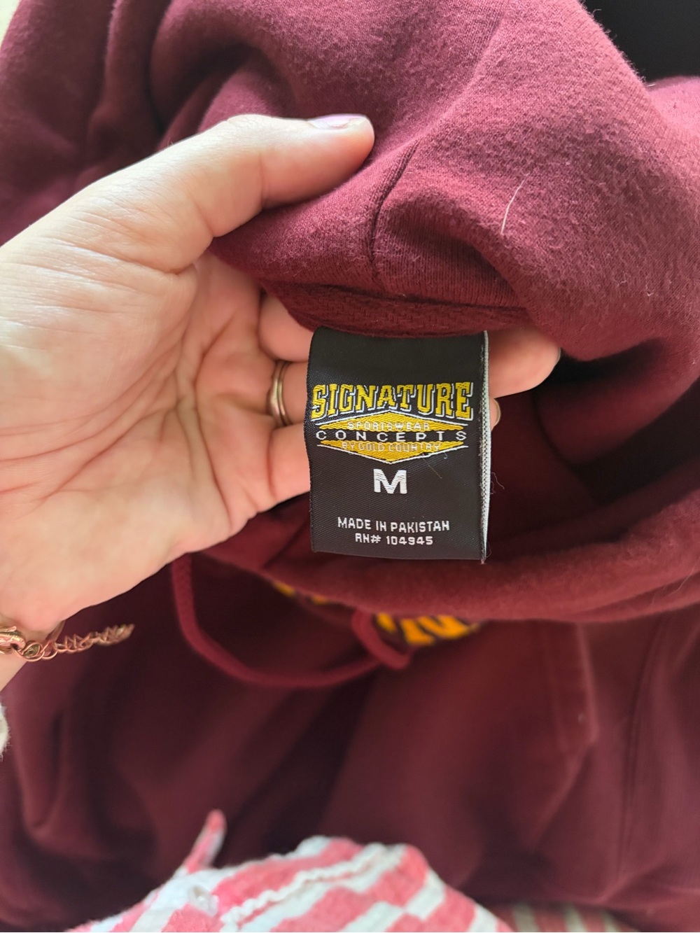University of Minnesota Basketball Hoodie Maroon Embroidered Pullover - Picture 3 of 4